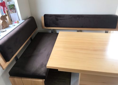 Ersetzen der alten kunst leider Polsterung in guter Stoffqualität in der Ecke