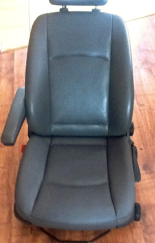 Reparatur und Aufbereitung vom Leder im Mercedes Vito