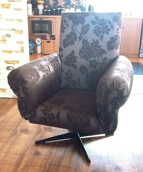 Austausch der Stoffpolster für den Sessel